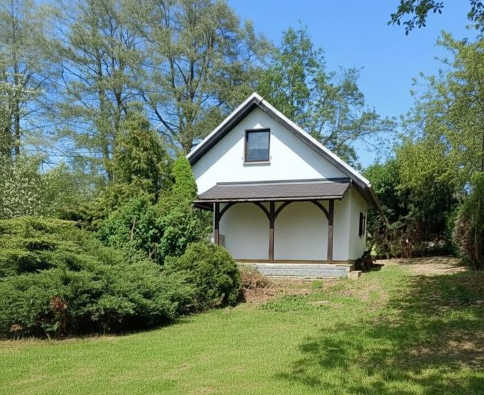 Erzgebirgs-Chalet am Bach mit Kachelofen