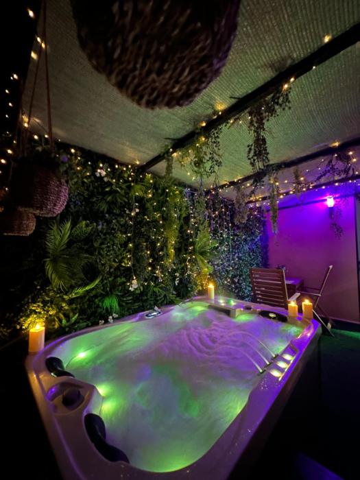 Majorelle Terracotta Spa