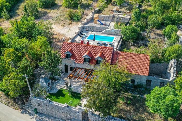 Holiday home Green Paradise with pool