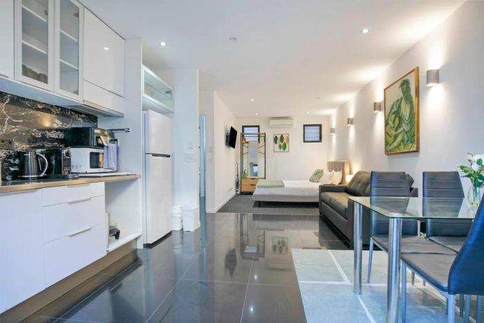 Kelvin Grove Corner - Near QUT Campus, Dining & CBD