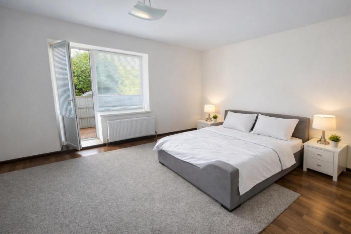 Apartment close to Sofievka park and r Nachman