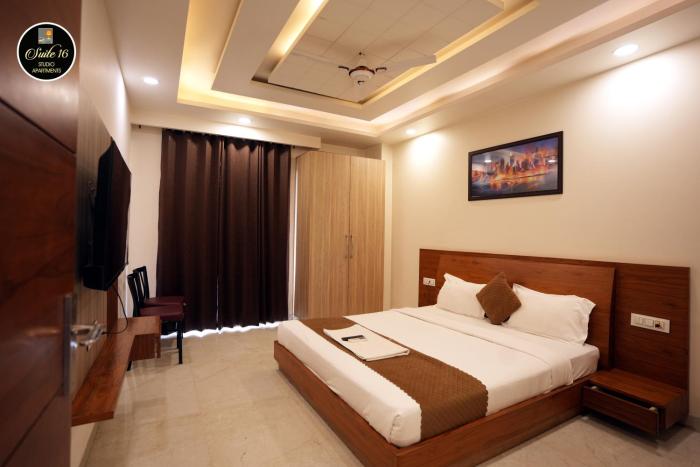 Suite 16 Studio Apartments Luxury 1BHK - Near Artemis Hospital
