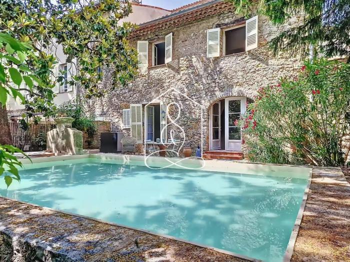 Sous lIF du marquis, villa with private pool