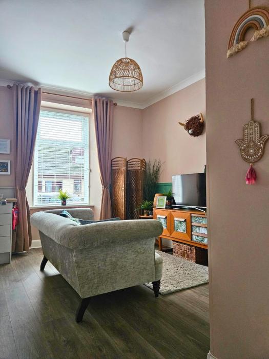 The Ferns - Shared Garden Apartment With Parking