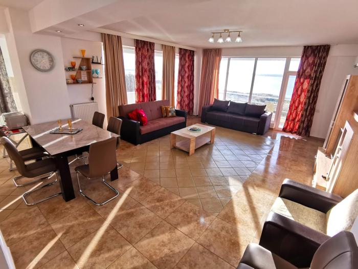 Elisa Summerland Apartment