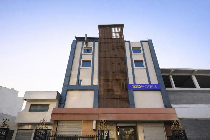 FabHotel Mahal