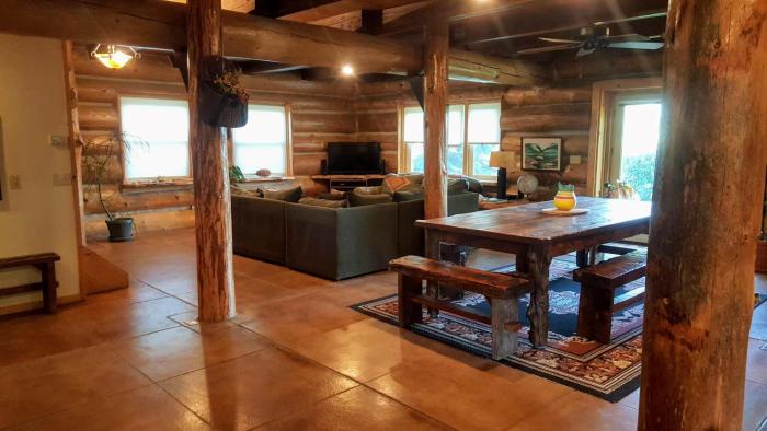 Spectacular Large Group Accommodations With Gallatin River Access!