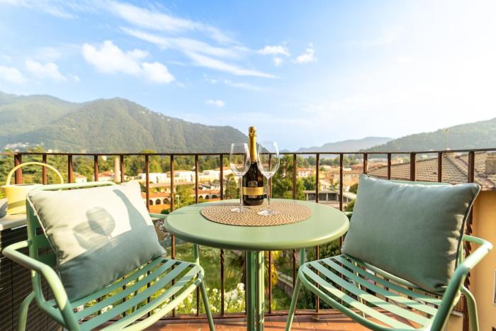 Apartment in the center of Cernobbio with parking