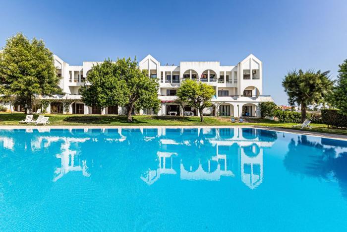 Ground floor with direct access to swimming pool