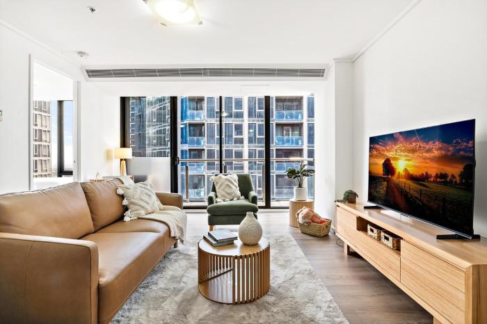 Stylish Southbank Apartment with On-Site Parking