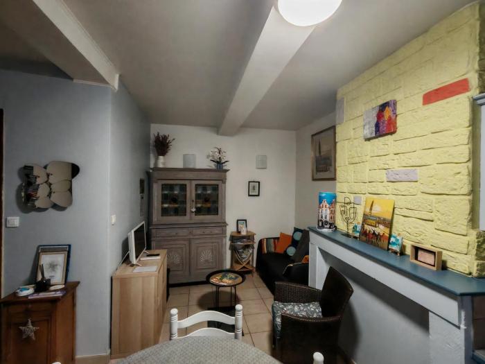 Larras Square maison au calme avec deux chambres