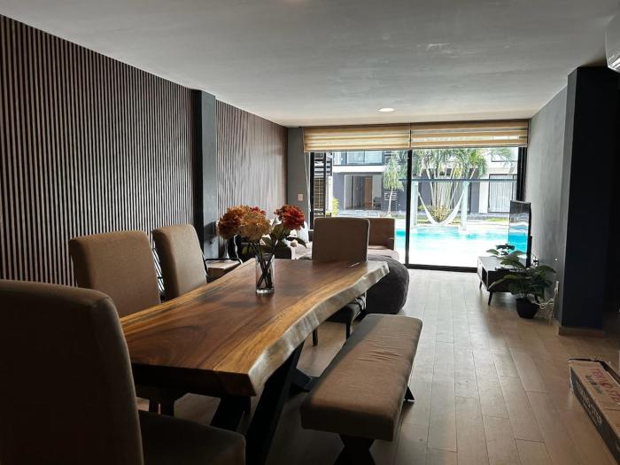 Vistas al rio con club de playa y garage