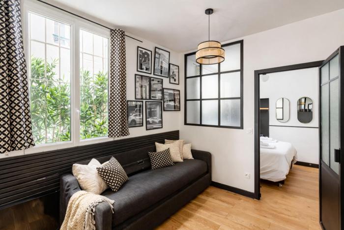 C Cozy Batignolles Apt, Metro Right at Your Doorstep
