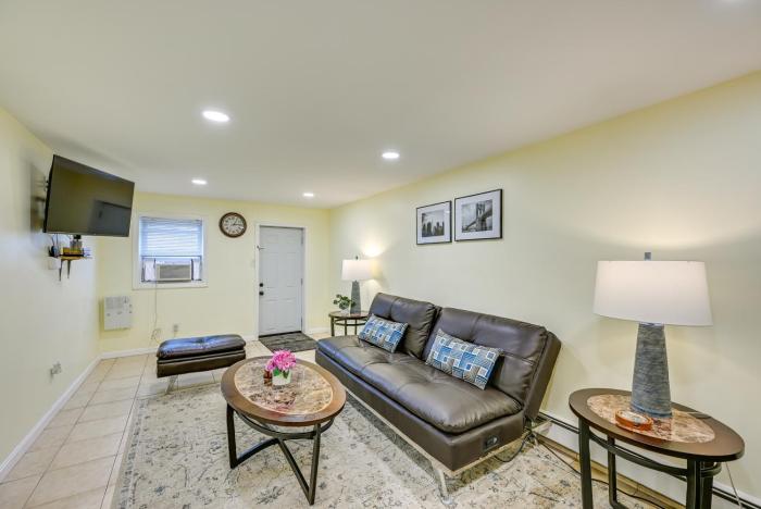 Walk to Lincoln Park Jersey City Commuter Apt!