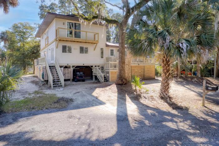 The Ugly Dolphin a Stylish Home for 12