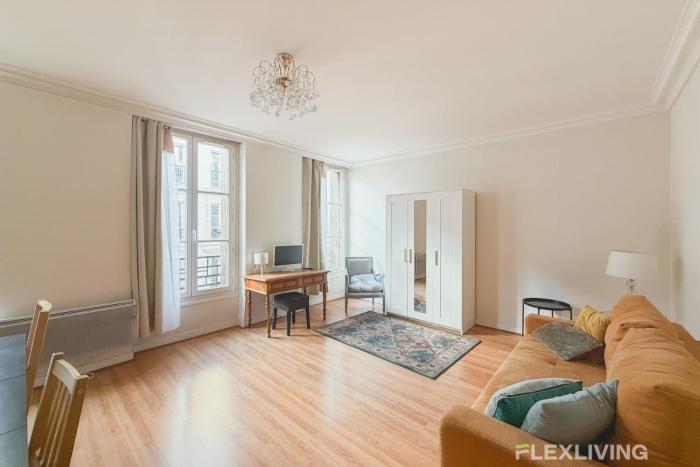 Room in 3-Bedroom Apartment in the Heart of Paris Cultural