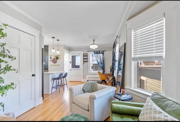 The Downtown Carraige Flat