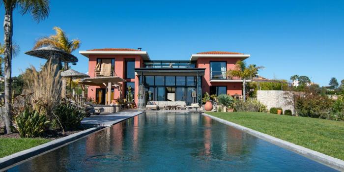 Contemporary Villa With Views Of Cap Dantibes
