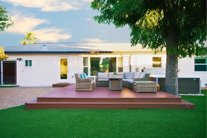 Cheerful 3BR Bar, Jacuzzi & Kids Treehouse