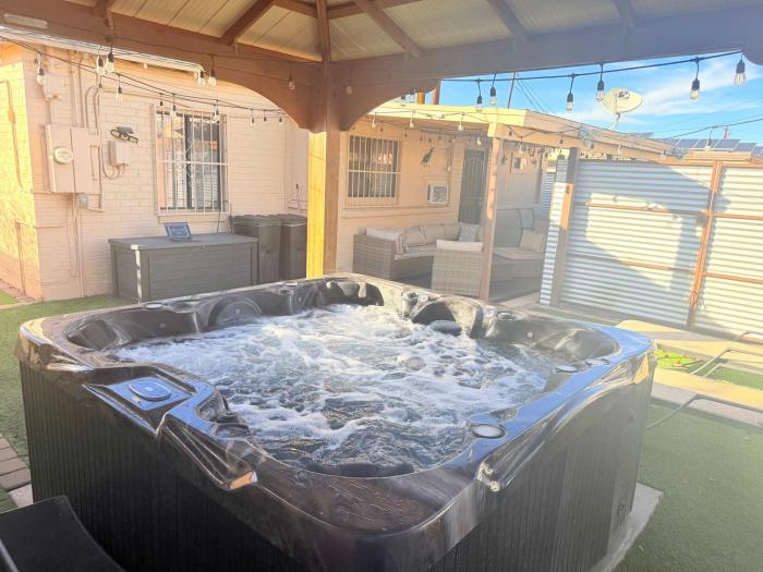 Mins from the UofA & Downtown 4BR 2BA Entire Home