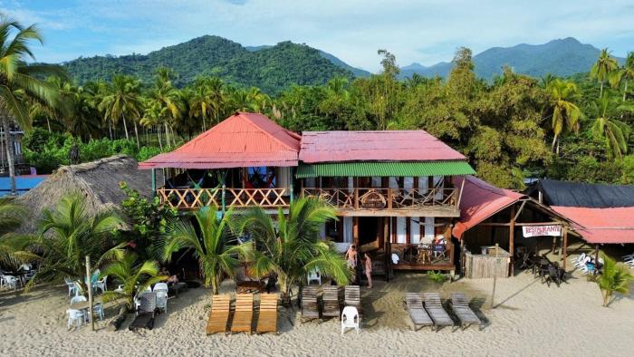 the mompe beach hostal