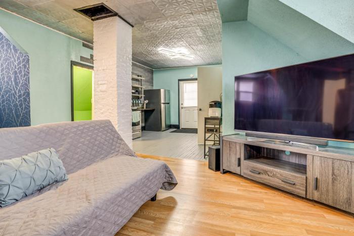 Heart of Social District! South Cadillac Unit