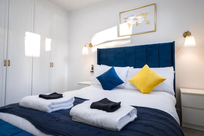 Central London 4BR Home with Parking and Garden