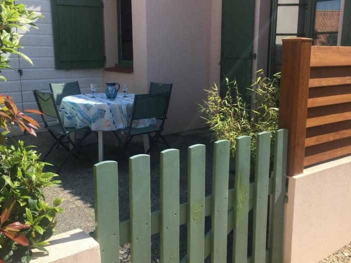 Maison familiale avec terrasse près de la plage - FR-1-323-484