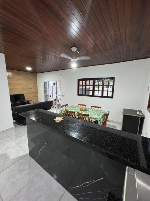 Casa familiar completa em ubatuba