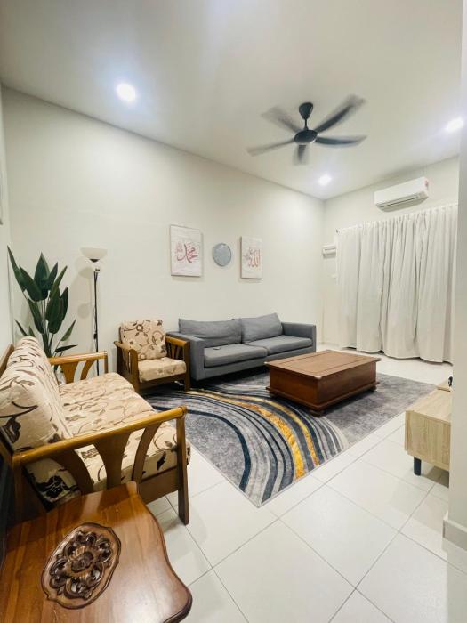 Cinta Alora Homestay l For Malay Only