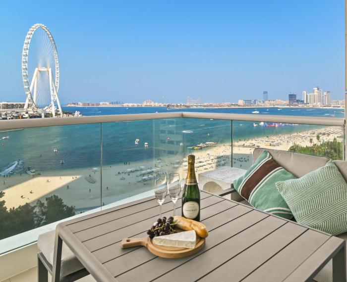 Beachfront Balcony with Priceless Sunset Views Iconic Dubai Vacation