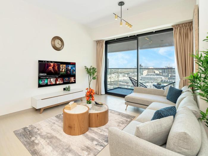 Premium 2BD with Balcony Pool & Gym