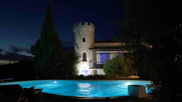 Small Provencal Castle with Swimming Pool, Tennis, Gym & Calm