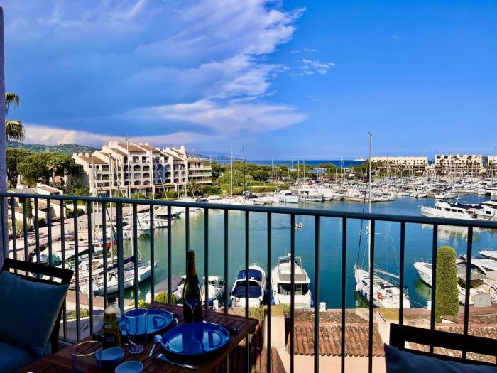 CO040-217 - STUDIO MEZZANINE 4 couchages aux marines de Cogolin