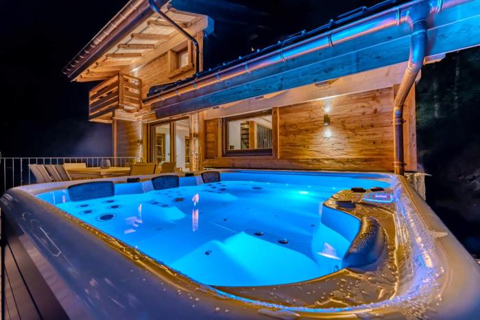 Luxurious Chalet with Sauna & Jacuzzi in Megeve with Parking