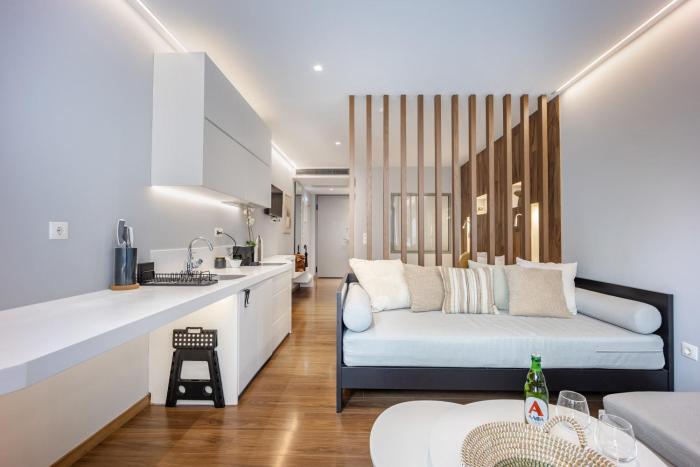 Bright & Modern Studio in Central Psyri King Bed