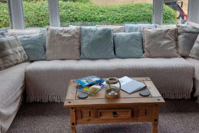 1 Bed Caravan Sleeps 2 -Dog Welcome -Free Parking