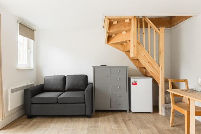 New! Charming Split-Level Studio in Wimbledon