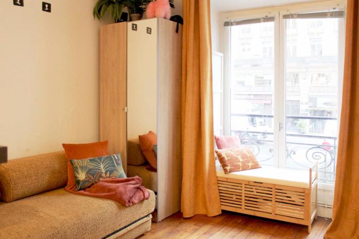 Charming studio a stones throw from the metro