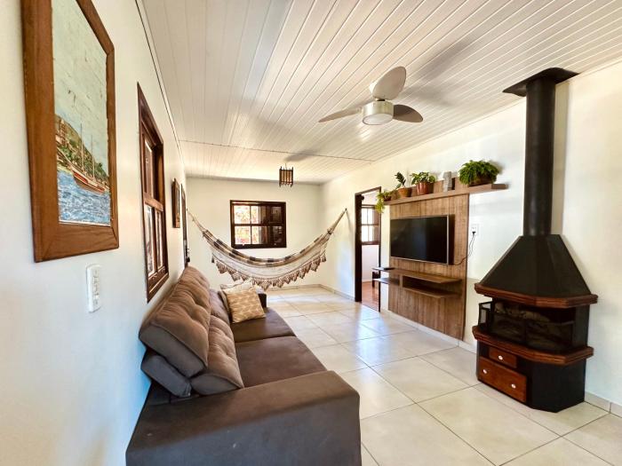 Casa aconchegante na Ferrugem - 2 quartos - 450m da Praia