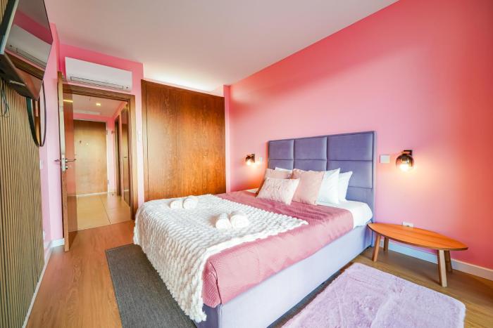 Pink Sunset by Moje Holiday