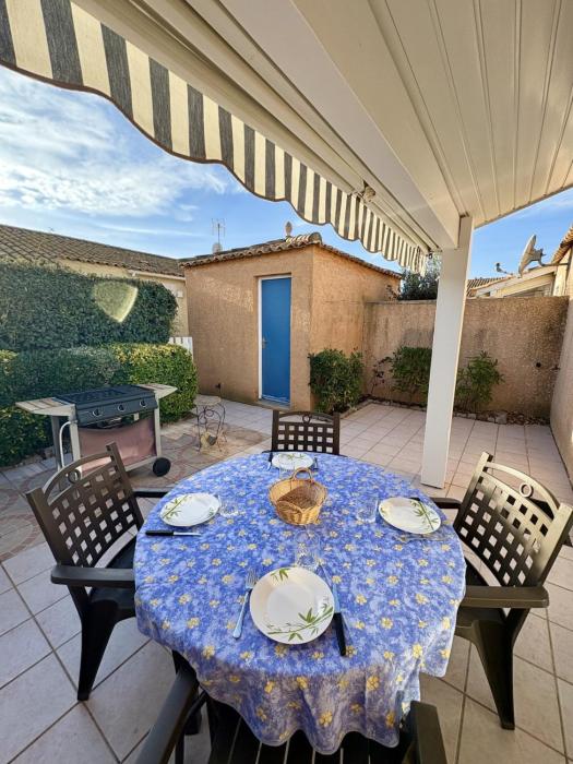 Pavillon avec piscine à deux pas de la plage