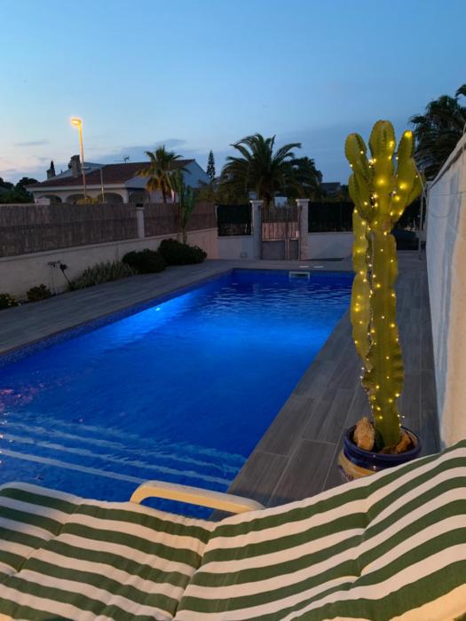 BENJAMAR-Piscina privada, aire acondicionado , pàrquing , a 100 metros de la playa