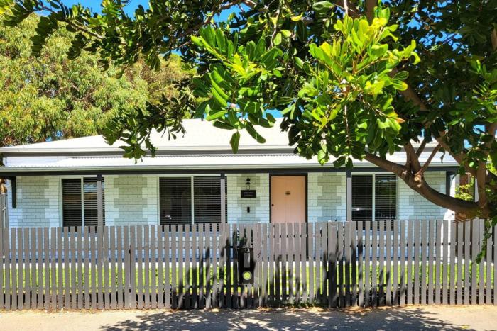 Berechiah Cottage - Stroll to Cafés & Coast