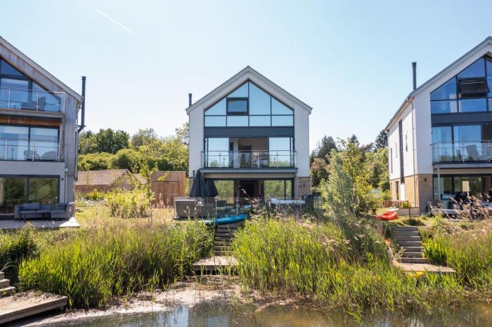 Mackintosh House ML41 HOT TUB Lakeside Spa