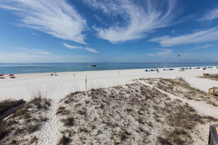 The Beach House - Enjoy Panoramic Ocean Views + Direct Beach Access