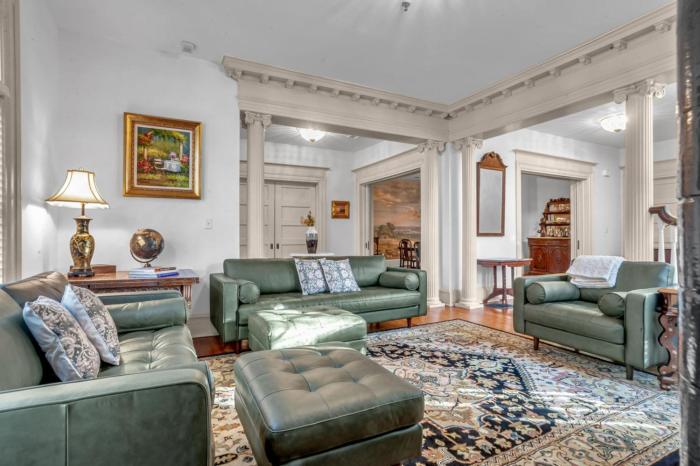 1896 Victorian Mansion - Steps from Forsyth