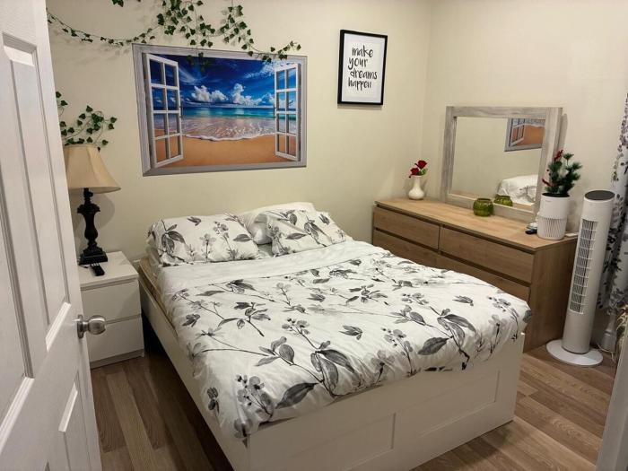 Private Hot Tub Retreat, Walk to Caesars, Waterfront & Downtown!