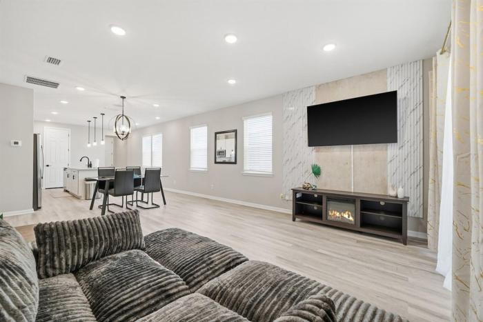 Comfortable 3BR Westside Home Chill & Relax