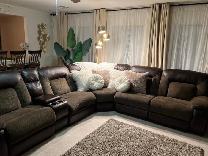 Major Vacation Jacuzzi 3 bed 2 bath slingshot!